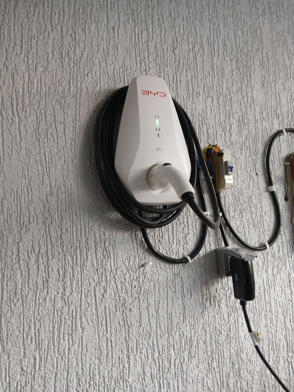 Wallbox installation with metered supply
