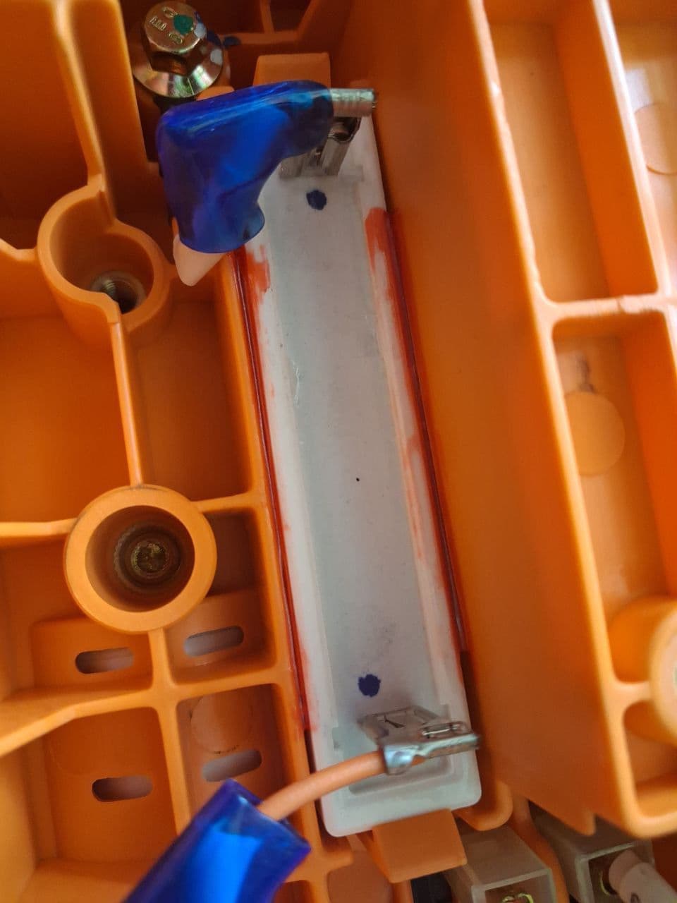Pack lid fastener detail