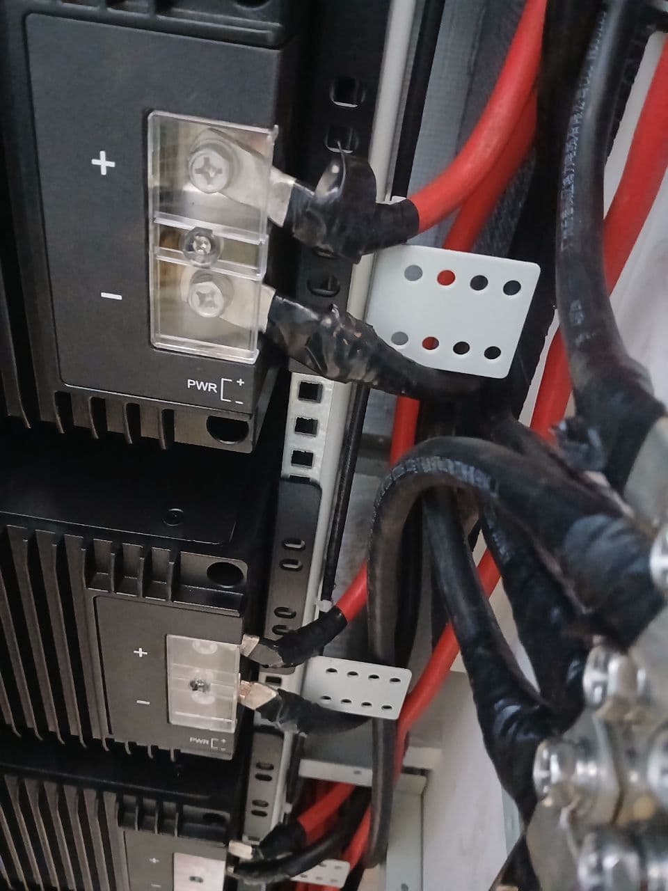 Battery cabling at the power shelf
