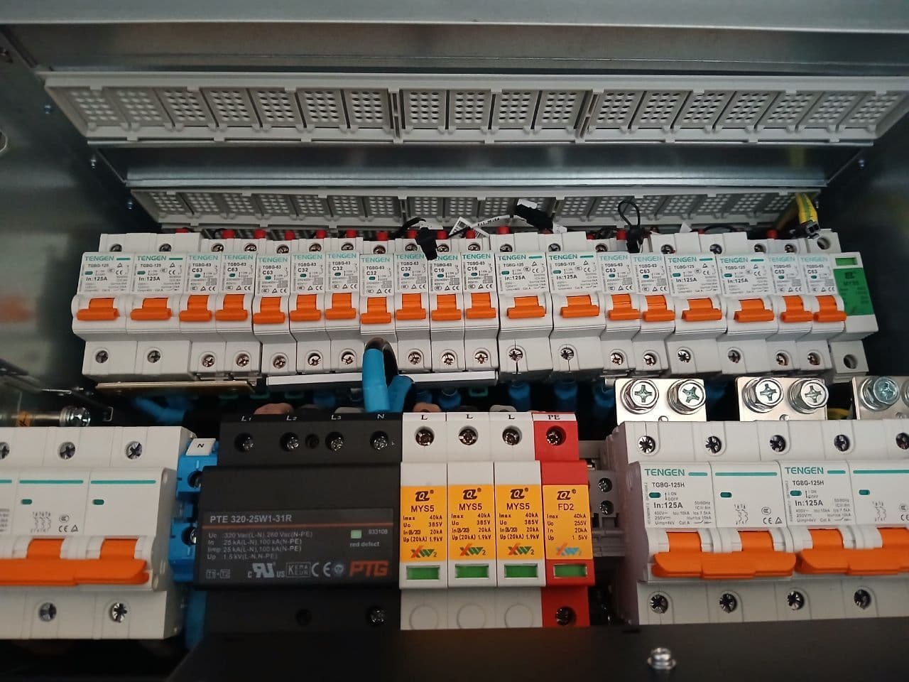 AC distribution with surge arresters